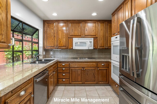 Building Photo - Ranch-Style, Spacious 5 Bedroom Home is De...