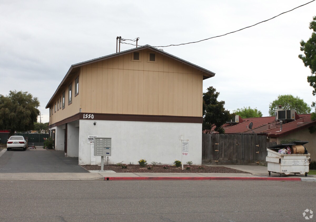 Building Photo - 1550 East Ave