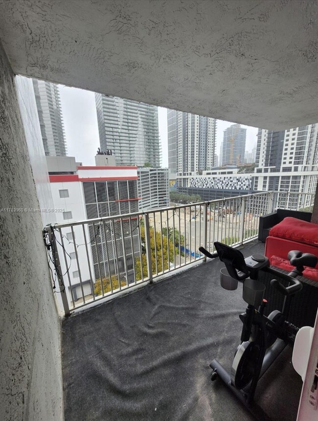 Building Photo - 800 N Miami Ave