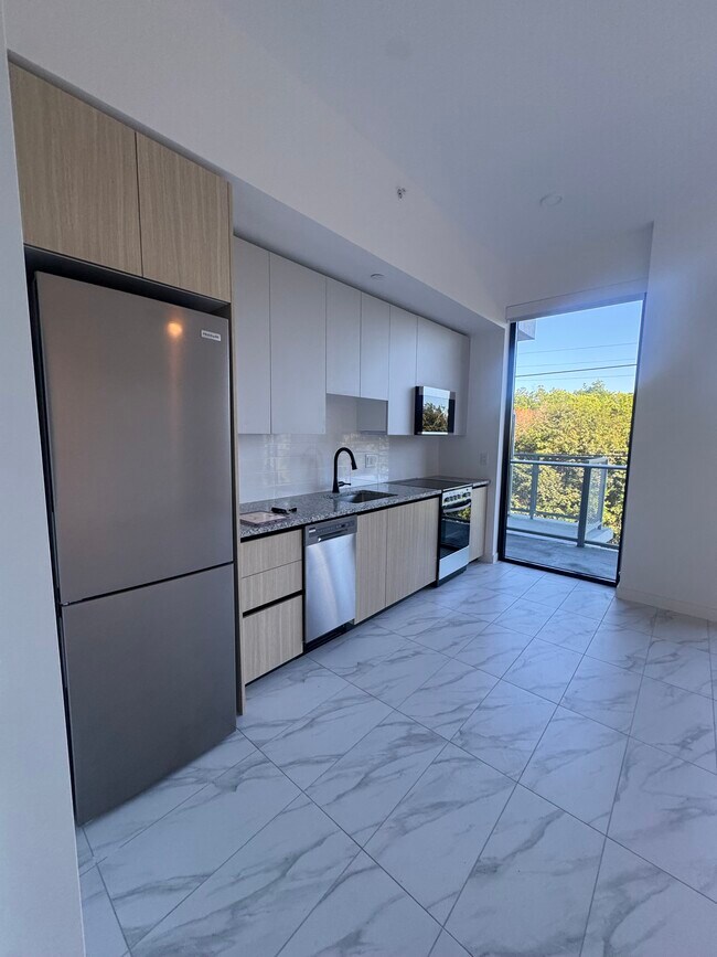 Foto del edificio - 16051 W Dixie Hwy