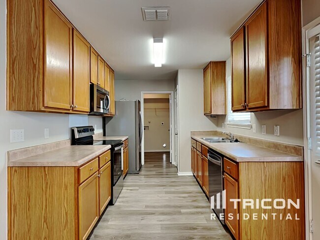 Building Photo - 6902 Shelbyville Ct
