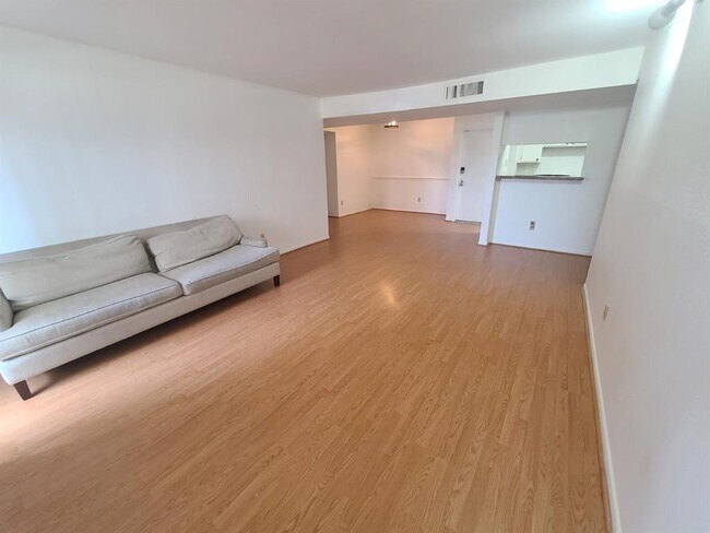 Building Photo - 8529 Hearth Dr