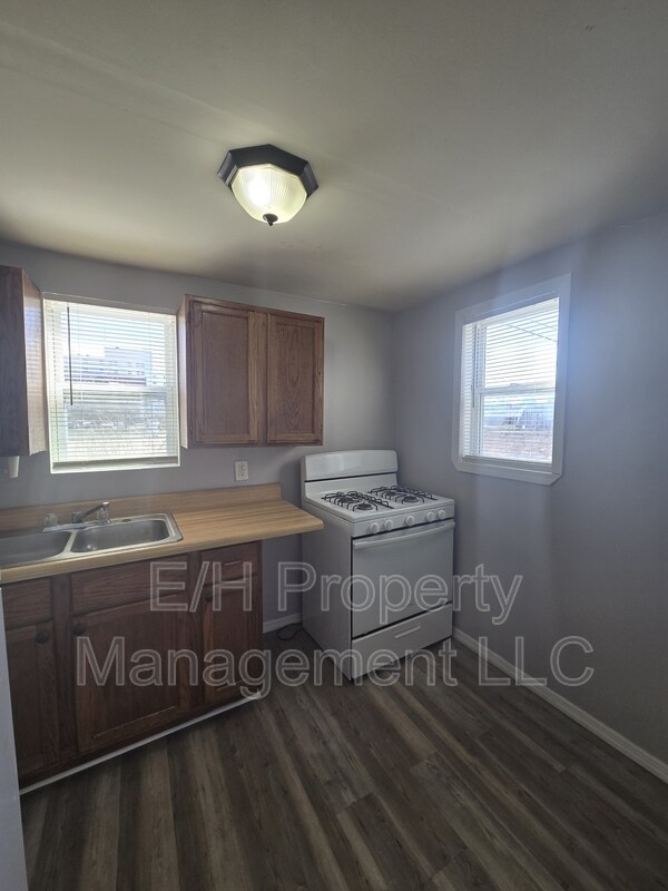 Foto del edificio - 938 N Broadway Ave
