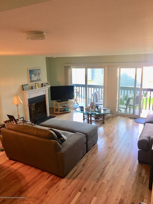 Primary Photo - 126 Spinnaker Way