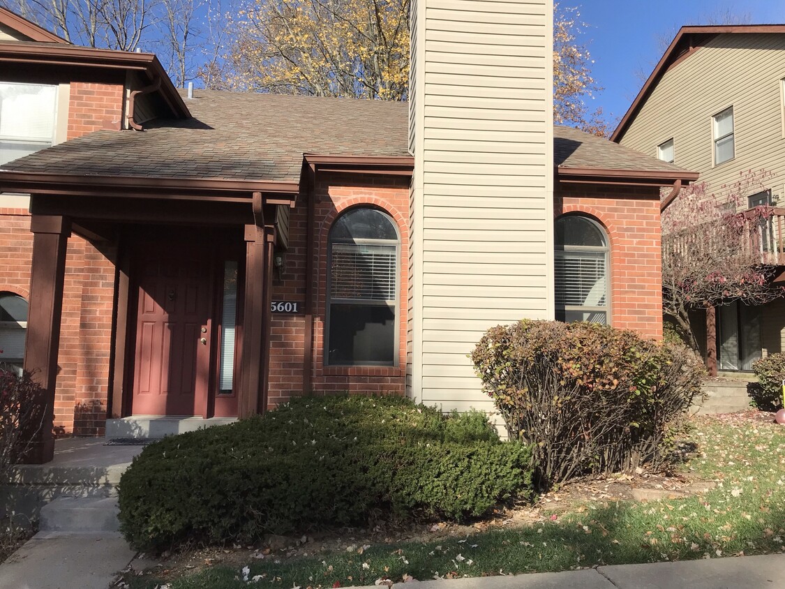 Front Entry - 15601 Ferncreek Dr