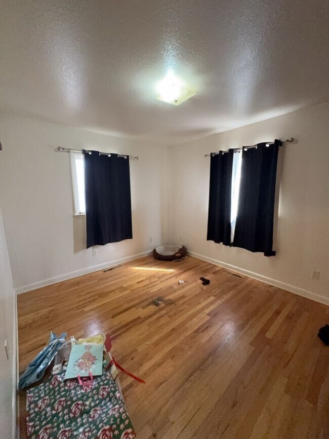 Foto del edificio - 526 N Frey Ave