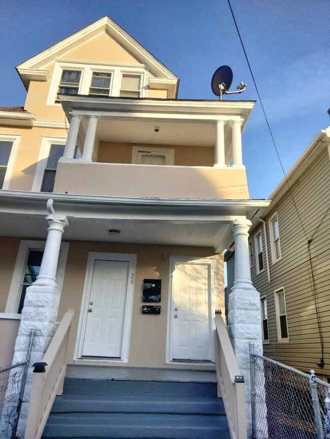 Building Photo - 222 Hough Ave