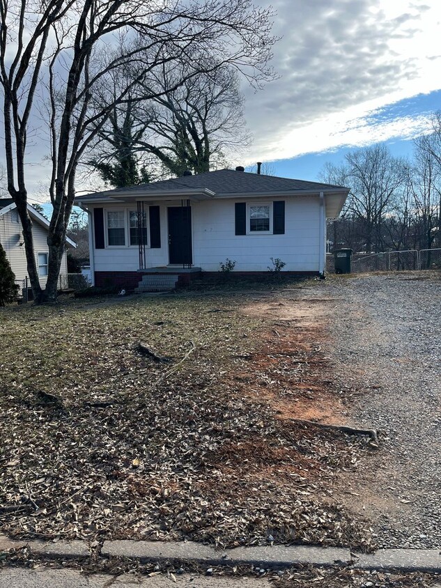 Primary Photo - Cozy Bungalow in Gastonia!