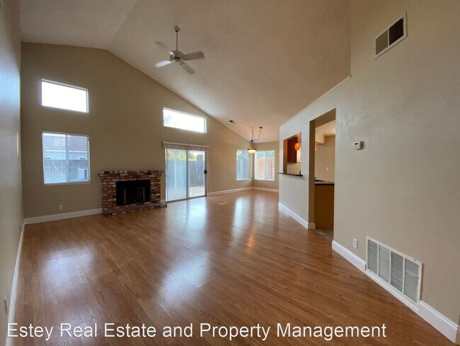 Foto del edificio - 3 br, 2 bath House - 553 Poppy Circle