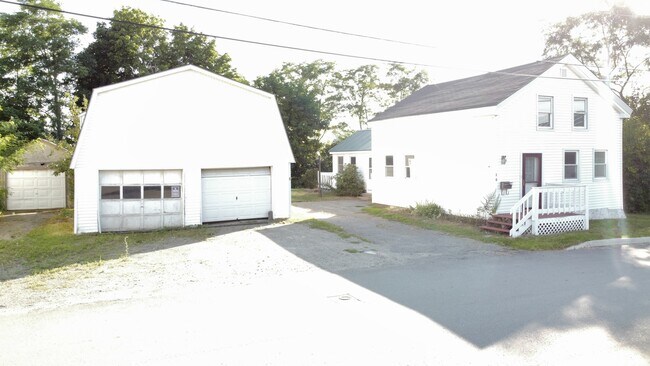 Building Photo - 10 Hardy St