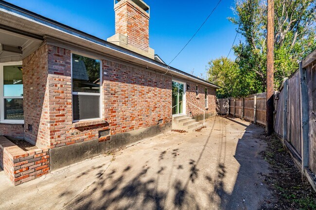 Foto del edificio - SW Loop 820 - 4304/4306 *Lease Up Only*