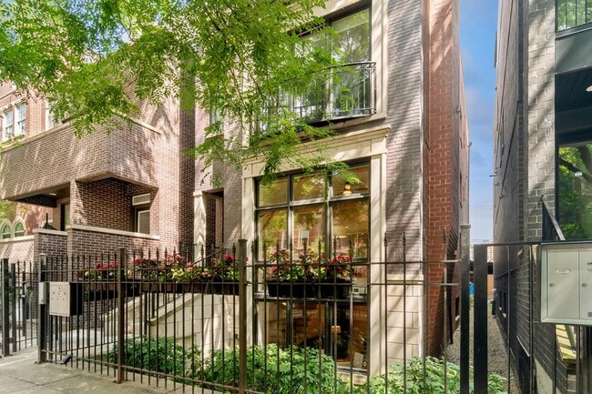 Foto del edificio - 1037 N Marshfield Ave
