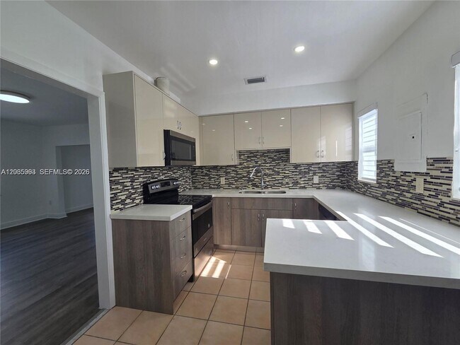 Building Photo - 6240 SW 21st St