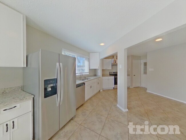 Foto del edificio - 5108 Bonneville Dr