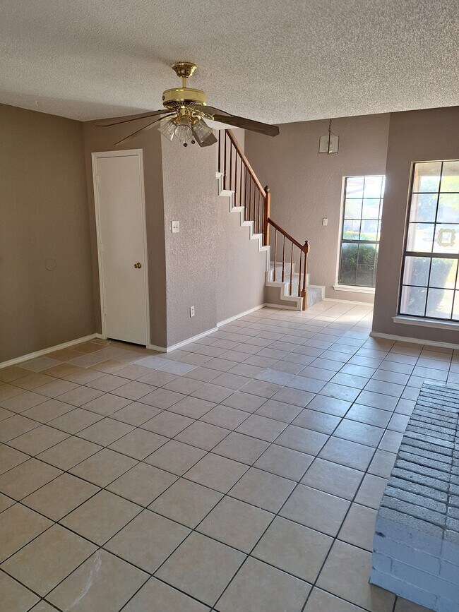 Building Photo - 4525 Compass Ct