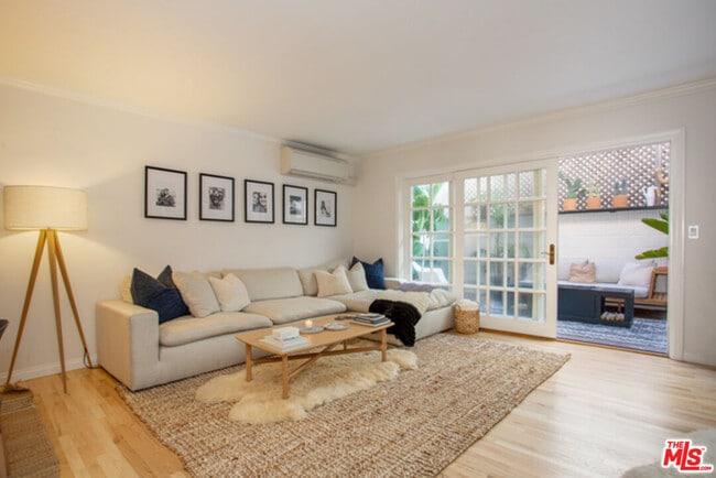 Foto del edificio - 8130 Redlands St