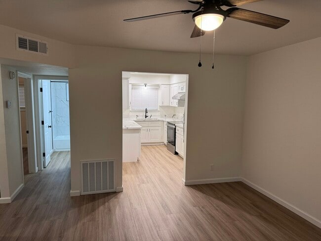 Building Photo - 2122 N Glenn Ave