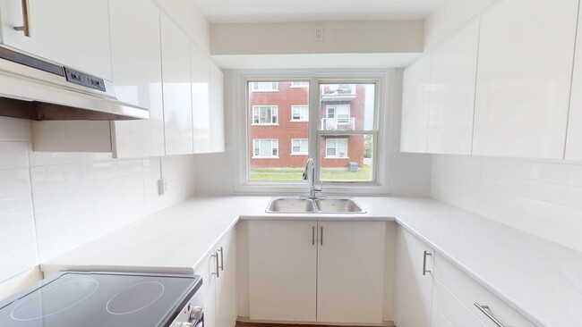 Interior Photo - 362 McArthur & 388-390 Irwin Miller