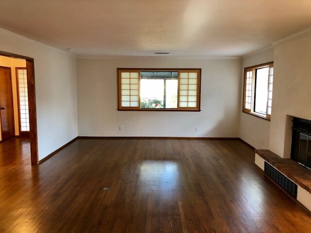 Building Photo - 1307 University Dr