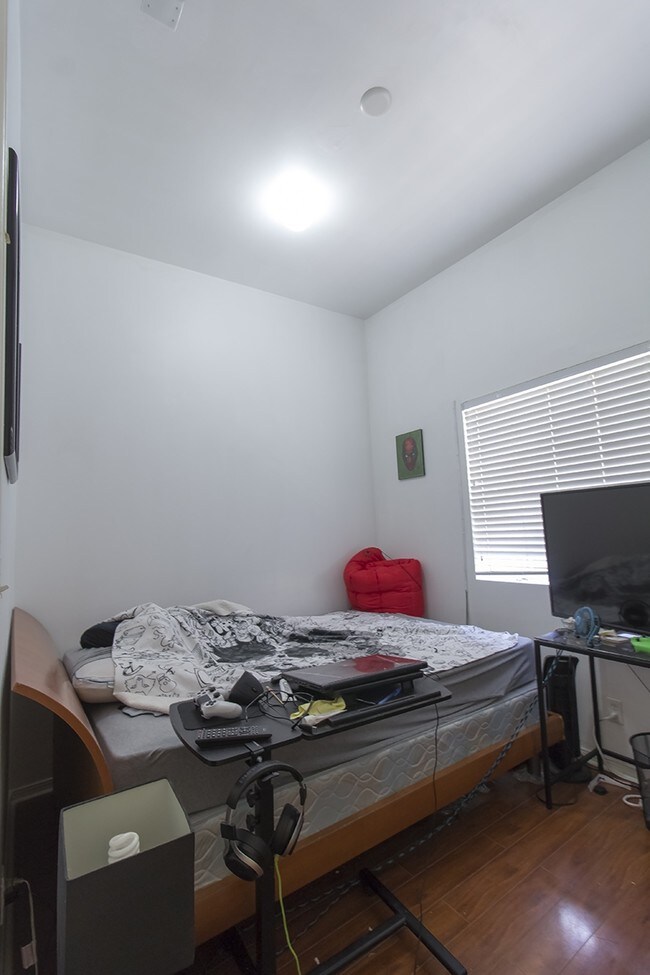 Foto del edificio - 1213 Dewey Ave