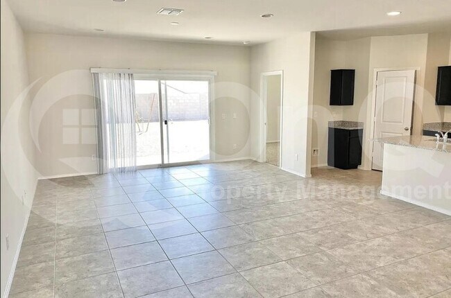 Foto del edificio - 1079 W Chimes Tower Dr