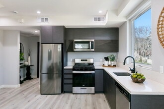 Building Photo - 13637 N Fellows Ave