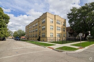 Building Photo - 4715 W Cornelia Ave