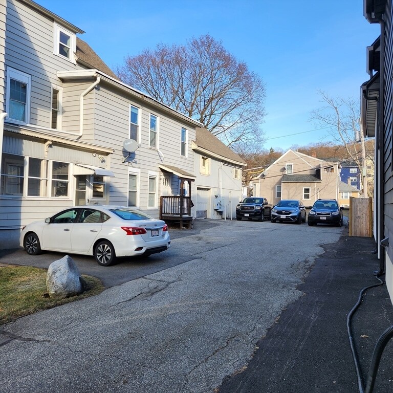 Primary Photo - 213 Lincoln St