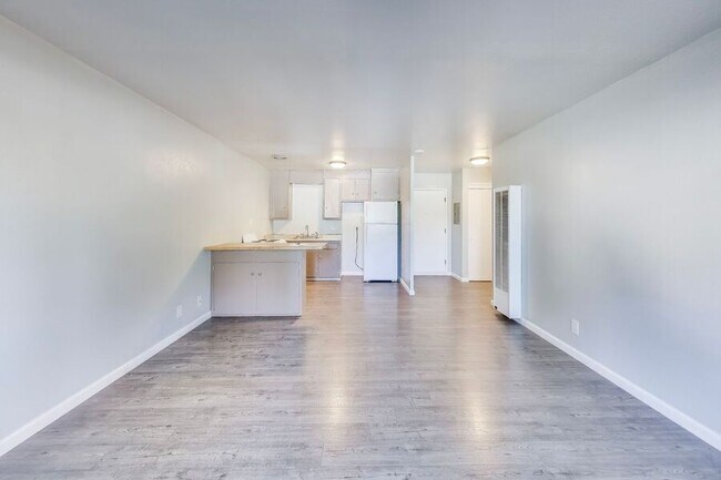 Building Photo - 22555 Linden St