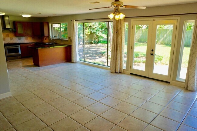 Foto del edificio - 9538 Meadowglen Ln