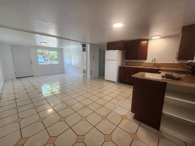 Building Photo - B-Cozy Villa Apartments