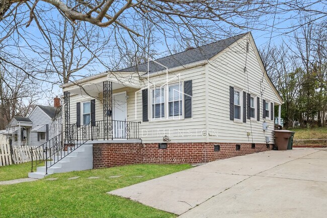 Building Photo - Charming 2-Bedroom Home in Greensboro, NC ...
