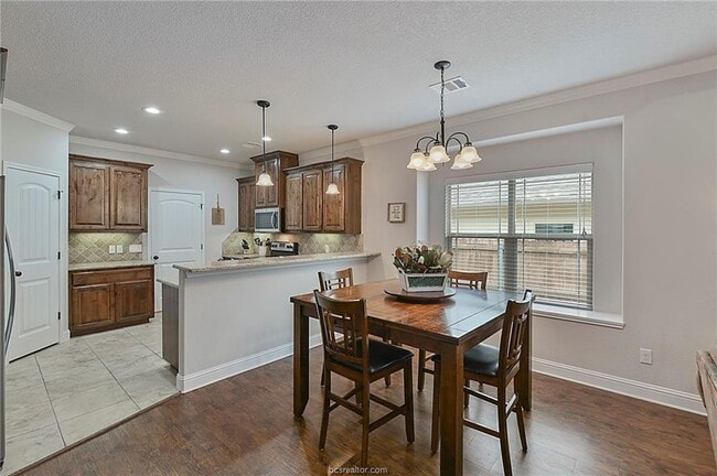 Building Photo - 1498 Buena Vista