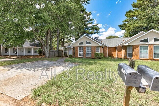 Building Photo - 2140 Meadowview Ct SE