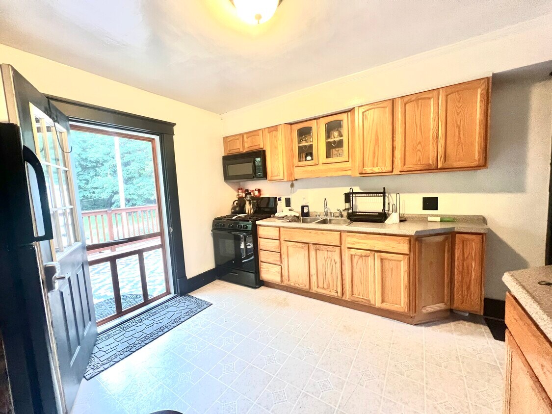 109 Saint Marys St Unit Upstairs, Butler, PA 16001 Apartments in