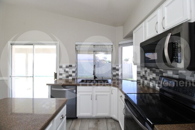 Foto del edificio - 7407 E Lakeview Ave