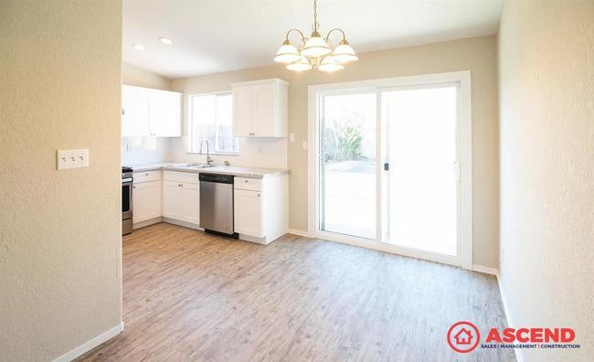 Building Photo - 10706 Tivoli Ct