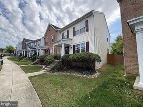 Building Photo - 4005 Blakney Ln SE