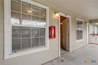 Building Photo - 412 Burleson St