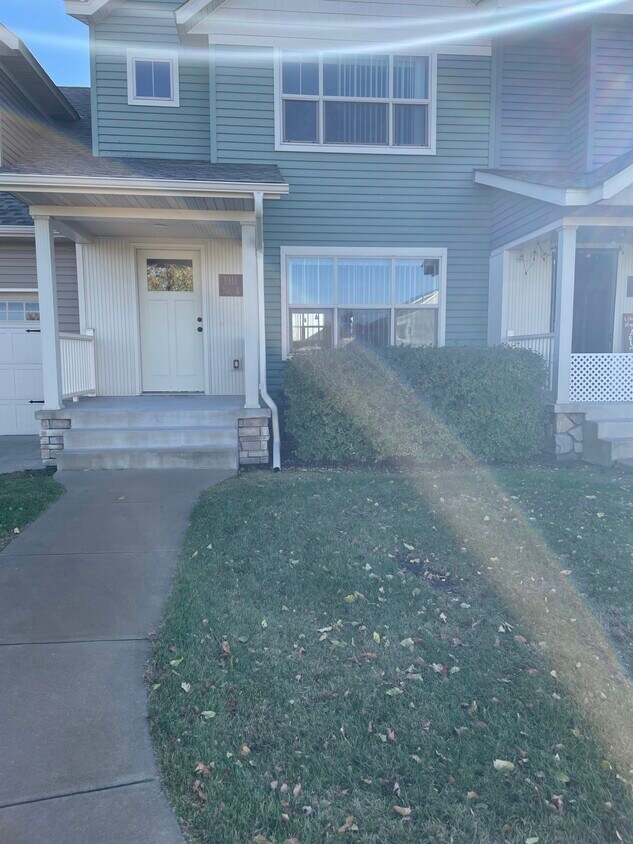 Primary Photo - 1911 Whippoorwill Way