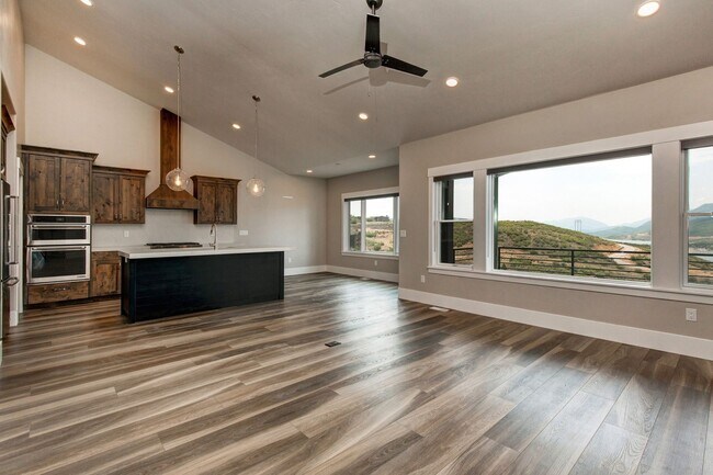 Foto del edificio - Two-Story Hideout Townhome!