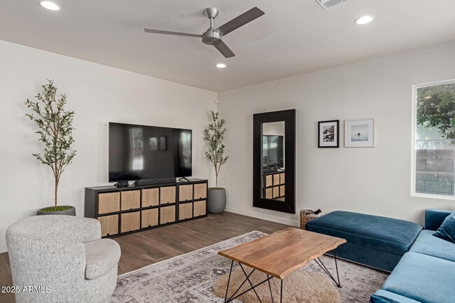 Building Photo - 3746 E Earll Dr