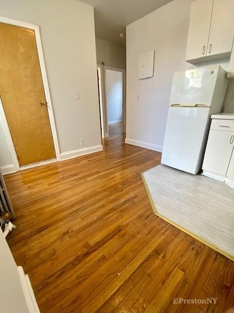 Primary Photo - 132 Thompson St