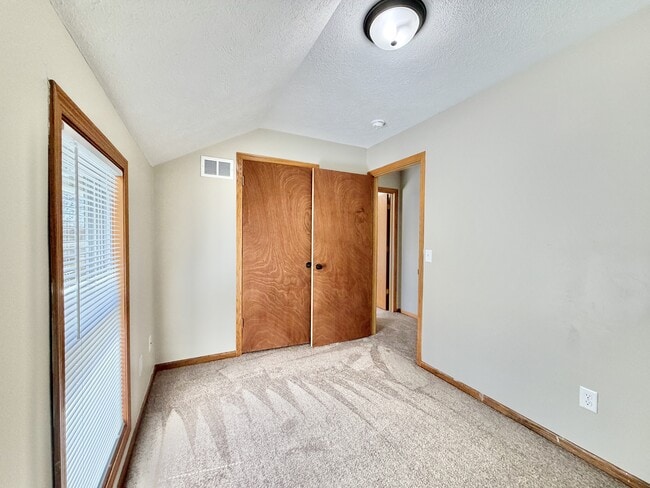 Building Photo - 612 Cherry St