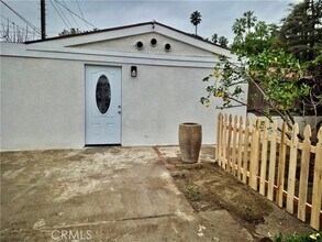 Building Photo - 857 W Edgehill Rd