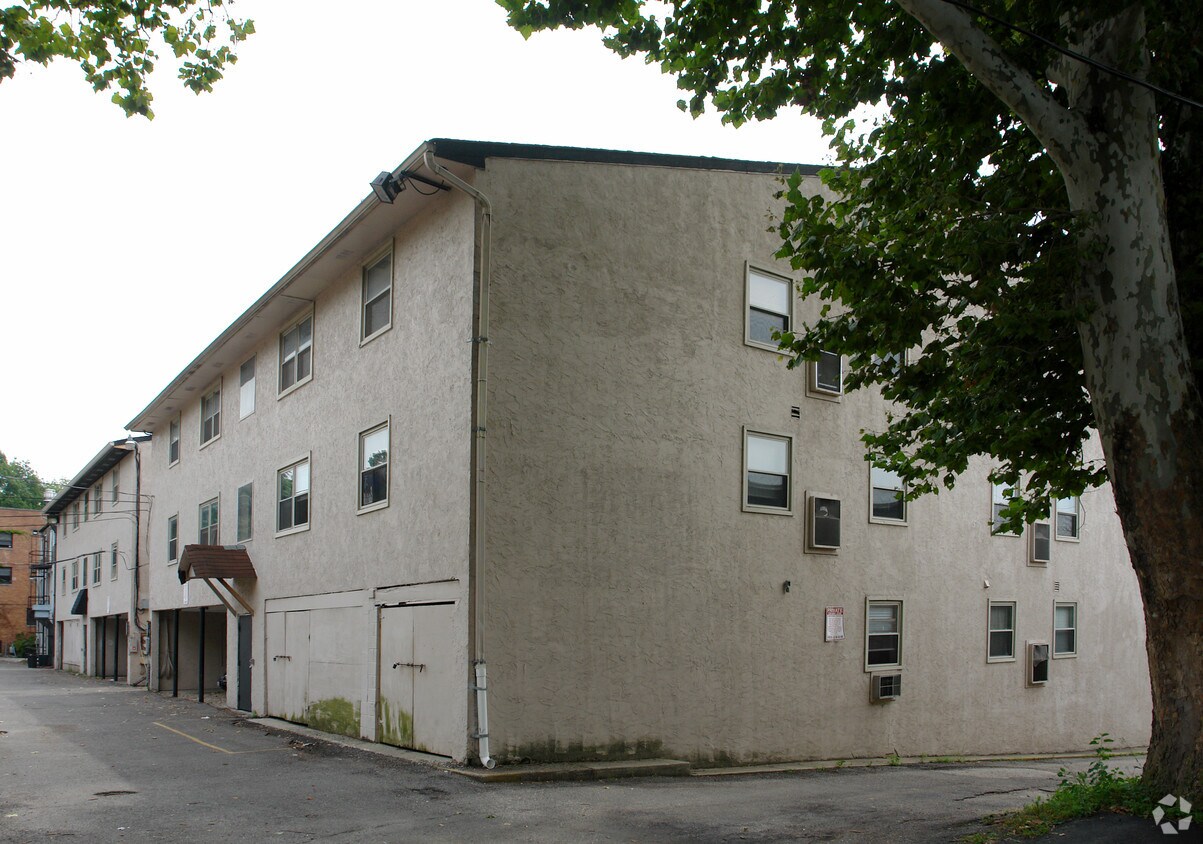 Building Photo - 144 E Woodruff Ave