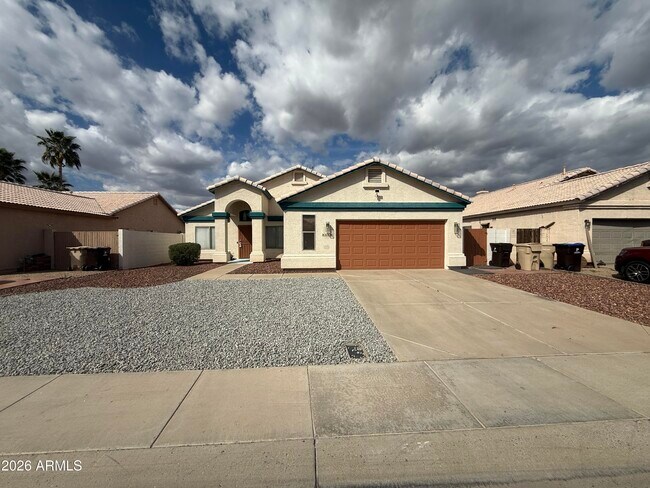 Foto del edificio - 8136 W Laurel Ln