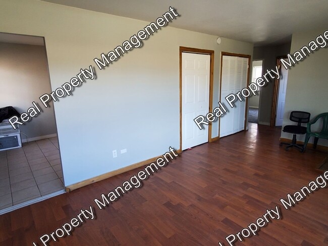 Foto del edificio - Updated Hessville 3 Bedroom Ranch