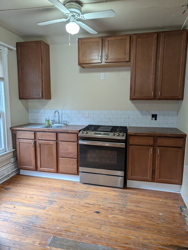 Kitchen - 1280 Race St