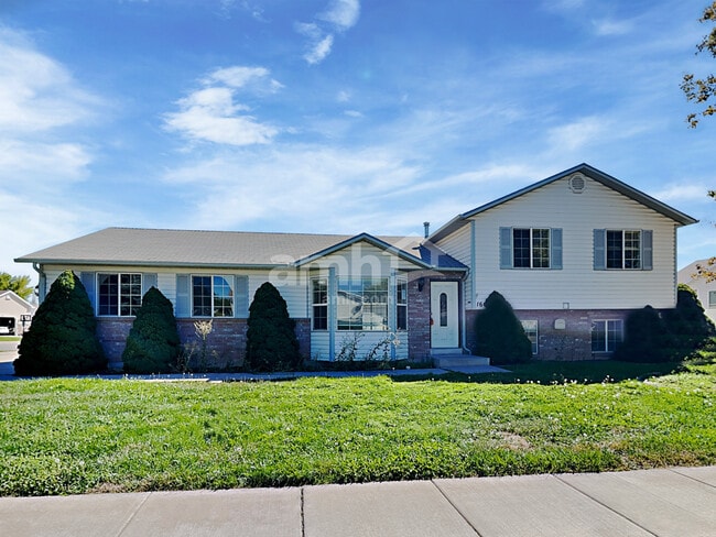 Building Photo - 1667 N 250 W